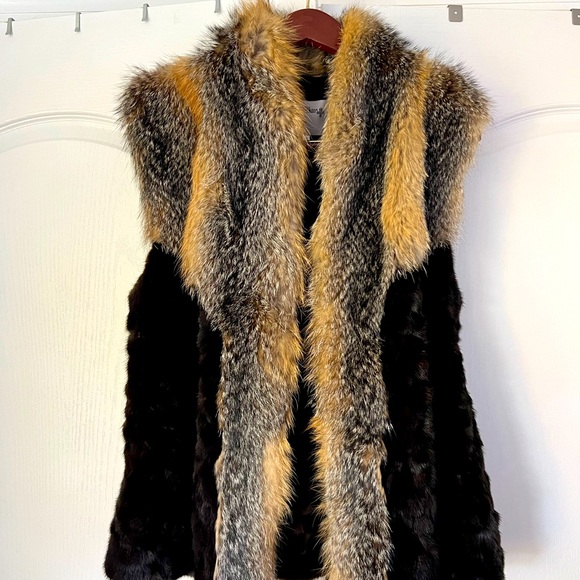 Real Fur Vest (M) - Picture 1 of 9